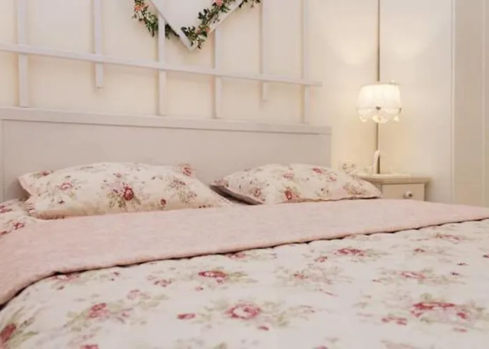 Romantic On Rynok Square With Air-conditioning