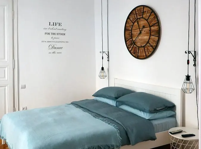 Romantic On Rynok Square With Air-conditioning *