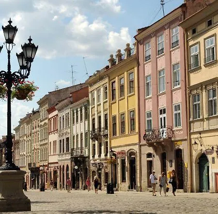 Daire Romantic On Rynok Square With Air-conditioning *